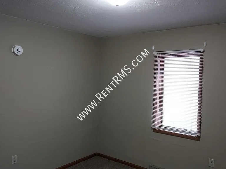 119 W 3rd St #10 — Photo 9