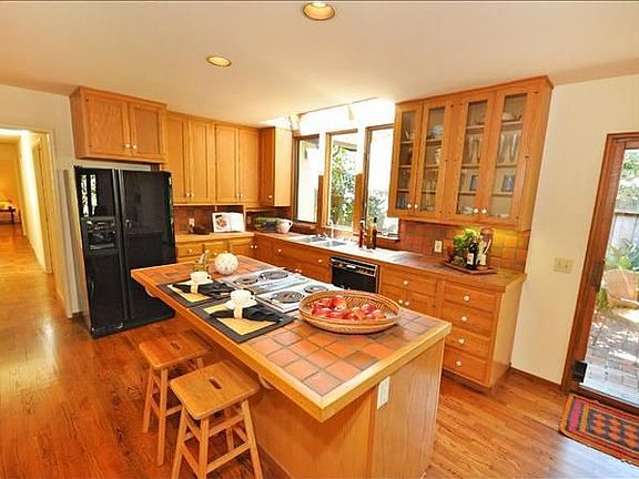 4th image of 1082 Stanley Way