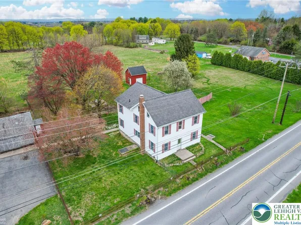 2679 Community Dr, Bath, PA 18014