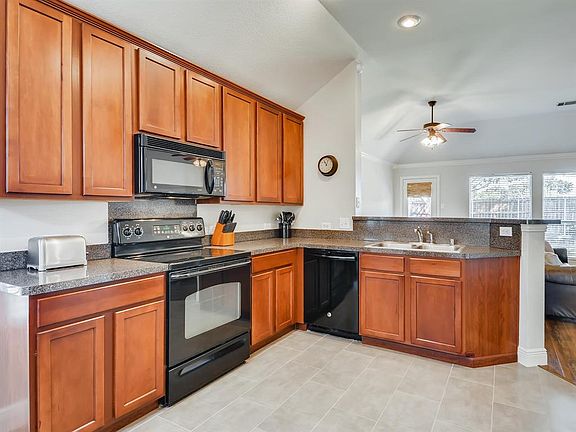 4th image of 1409 Butterfly Ln