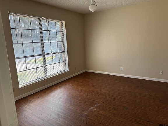 3rd image of 1209 Pinkerton Dr