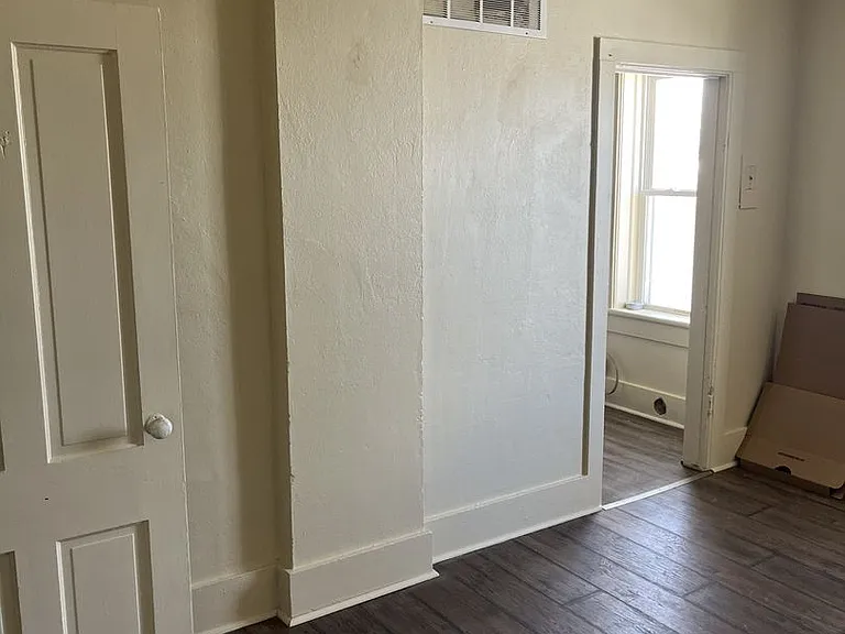 232 N Nash St — Photo 2