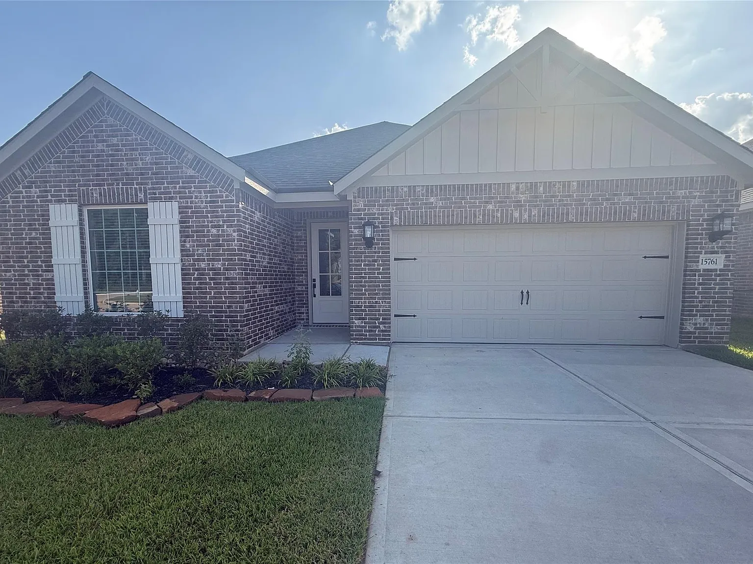 3 bed, 2.0 bath, 1847 sqft, $2,195 — Photo 1