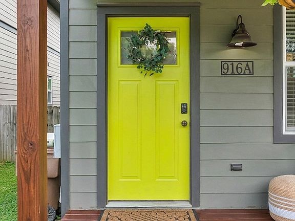 3rd image of 916A Thomas Ave #A