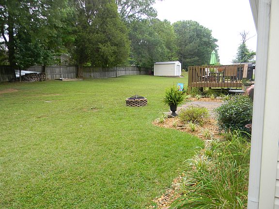 4th image of 244 Briarwood Cir