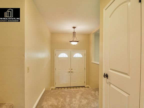 4th image of 1613 Canary Dr