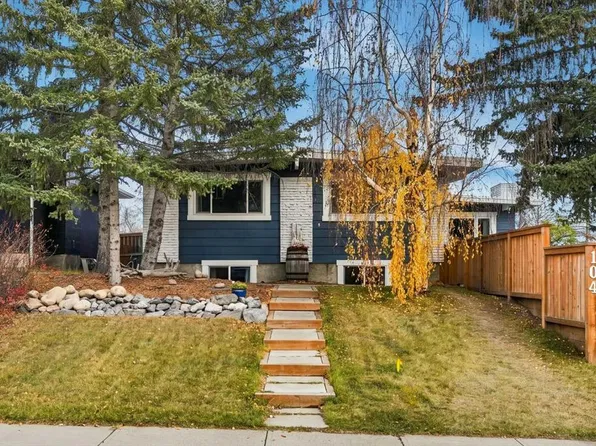 104 W Cantree Pl SW, Calgary, AB T2W 2K2