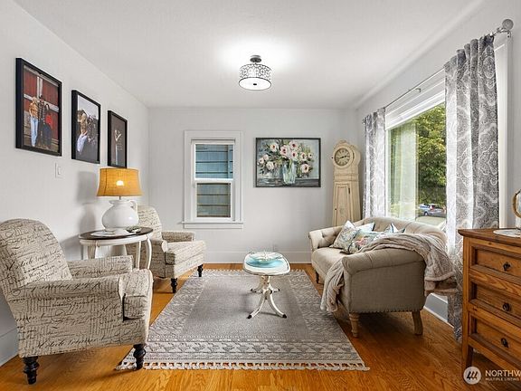 3rd image of 3840 Fawcett Avenue
