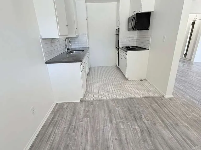11840 Kittridge St — Photo 2