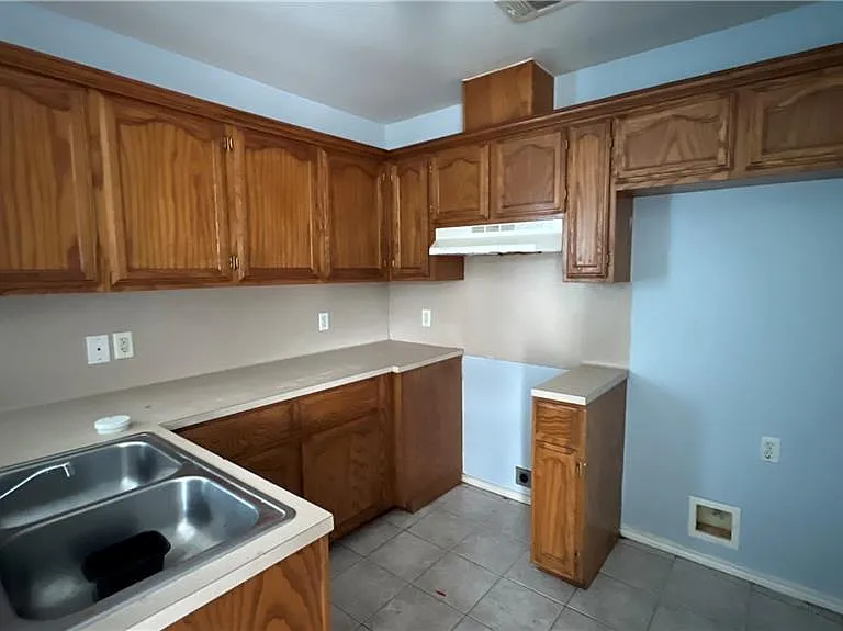 220 N Glasscock Blvd — Photo 3