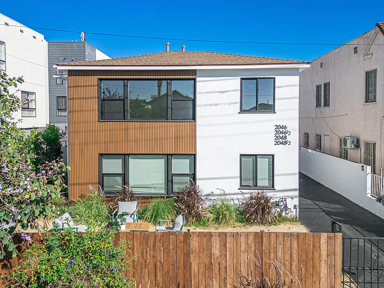2046 S Burnside Ave — Photo 2