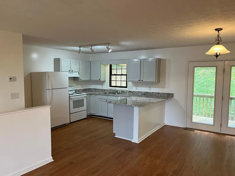 425 W Chestnut St — Photo 12