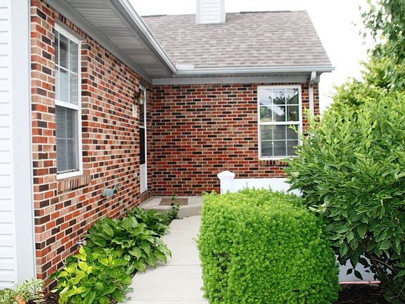 2nd image of 22 Foxgate Cir E