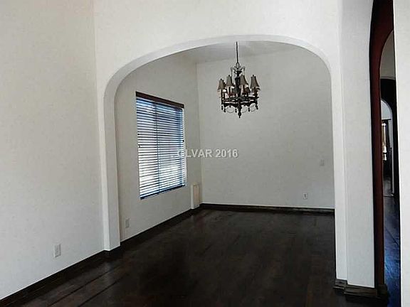 4th image of 9735 Ventura Mountain St