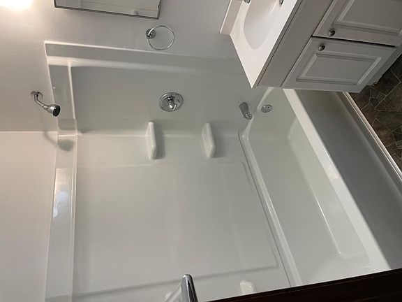 2nd image of 216 12th St NE APT 202