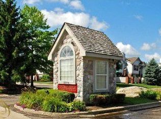 49481 Pointe Xing, Plymouth, MI 48170