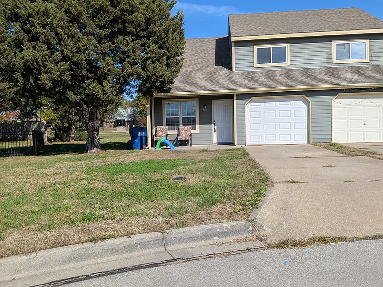 3910 Overland Cir — Photo 4