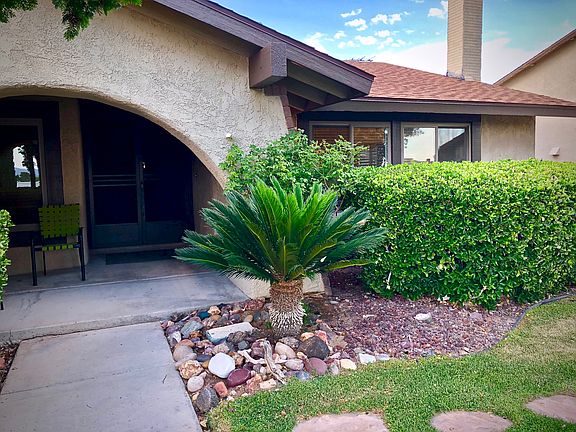 3rd image of 894 Dianne Dr