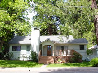 304 Perry Ave, Mount Shasta, CA 96067