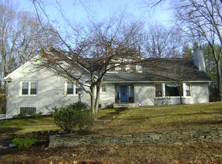 1967 Village Rd, Niskayuna, NY 12309
