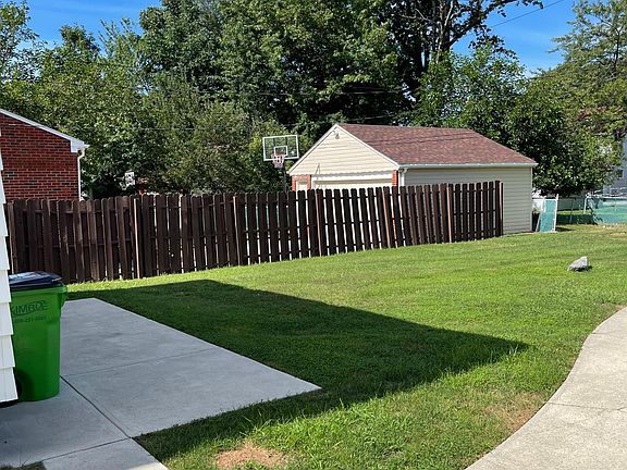 3rd image of 1771 Idlehurst Dr
