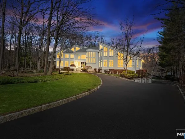 817 W Shore Dr, Kinnelon Borough, NJ 07405