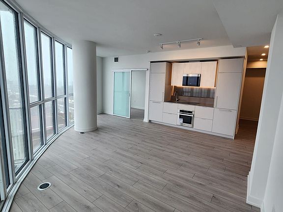 3rd image of 1 Fairview Rd E #903