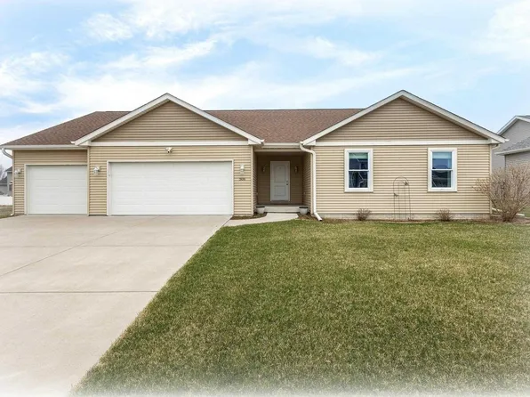 306 W Torrey Pines Dr, Eldridge, IA 52748