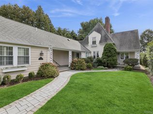 283 Main St, Westhampton Beach, NY 11978