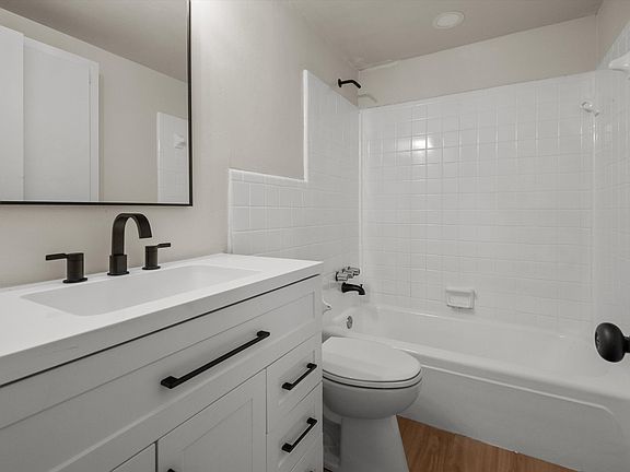 3rd image of 517 W Houston St #525