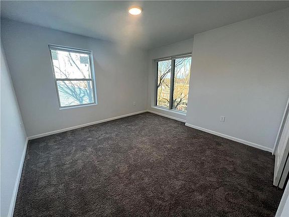 3rd image of 938 E 4th St #101