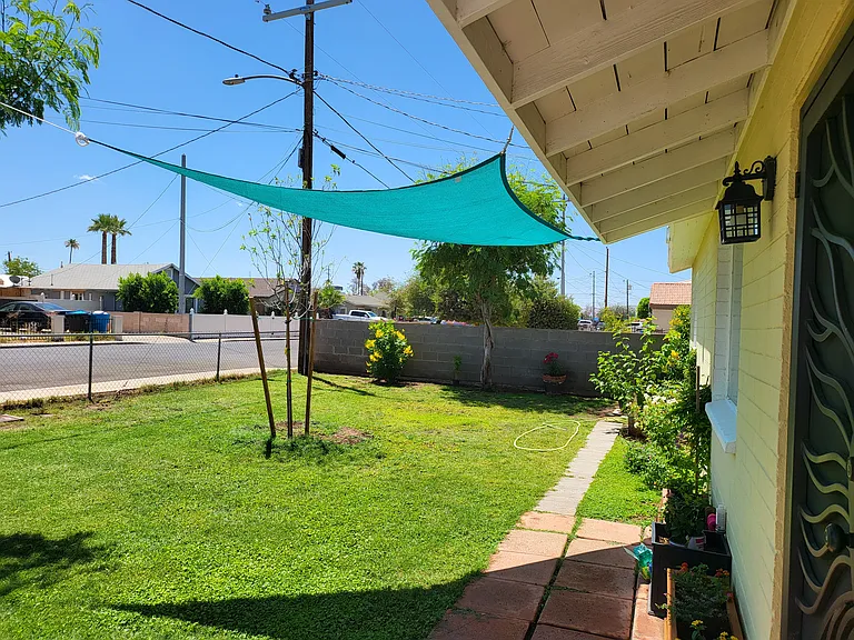 1040 N 27th Pl — Photo 7