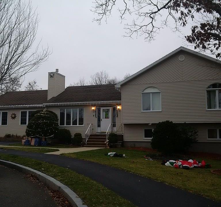 1st image of 8 Applewood Ln