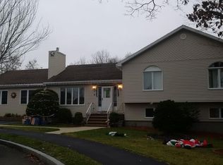 8 Applewood Ln, Saugus, MA 01906