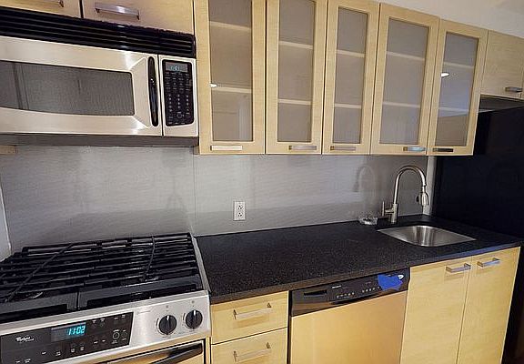 3rd image of 88 Leonard St APT 1116