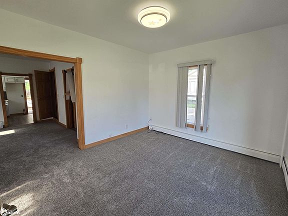 5th image of 914 Water St