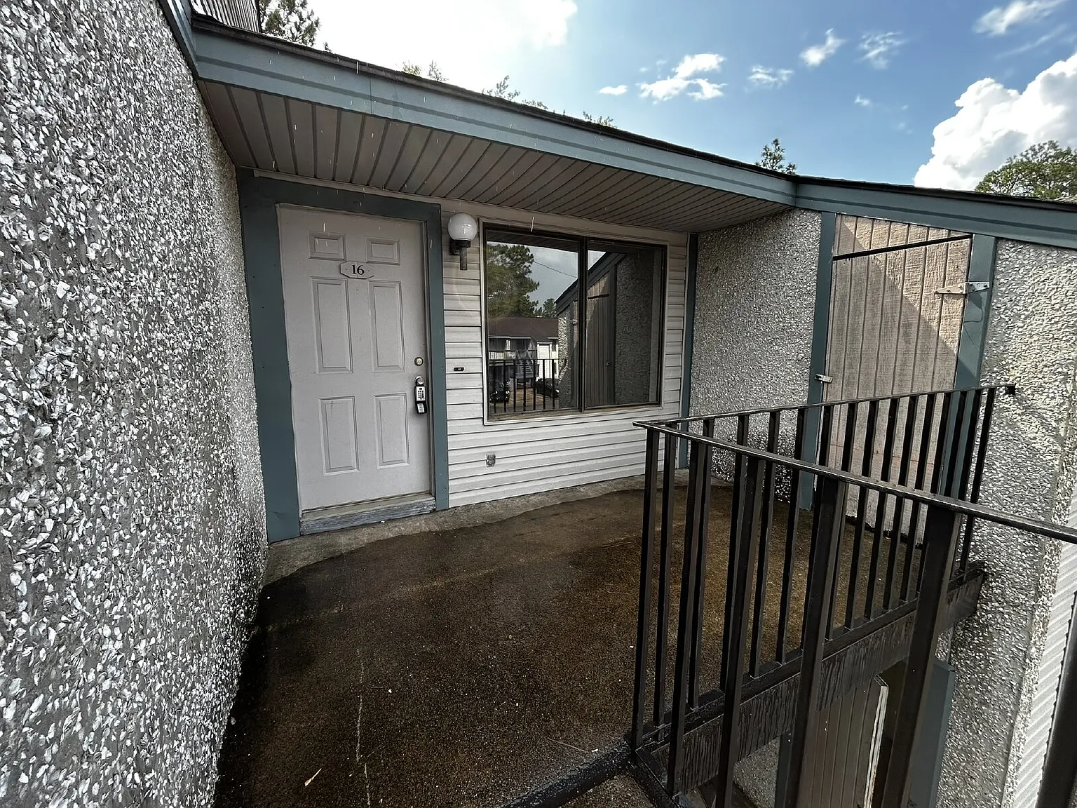 2 bed, 2.0 bath, 948 sqft, $1,225 — Photo 1