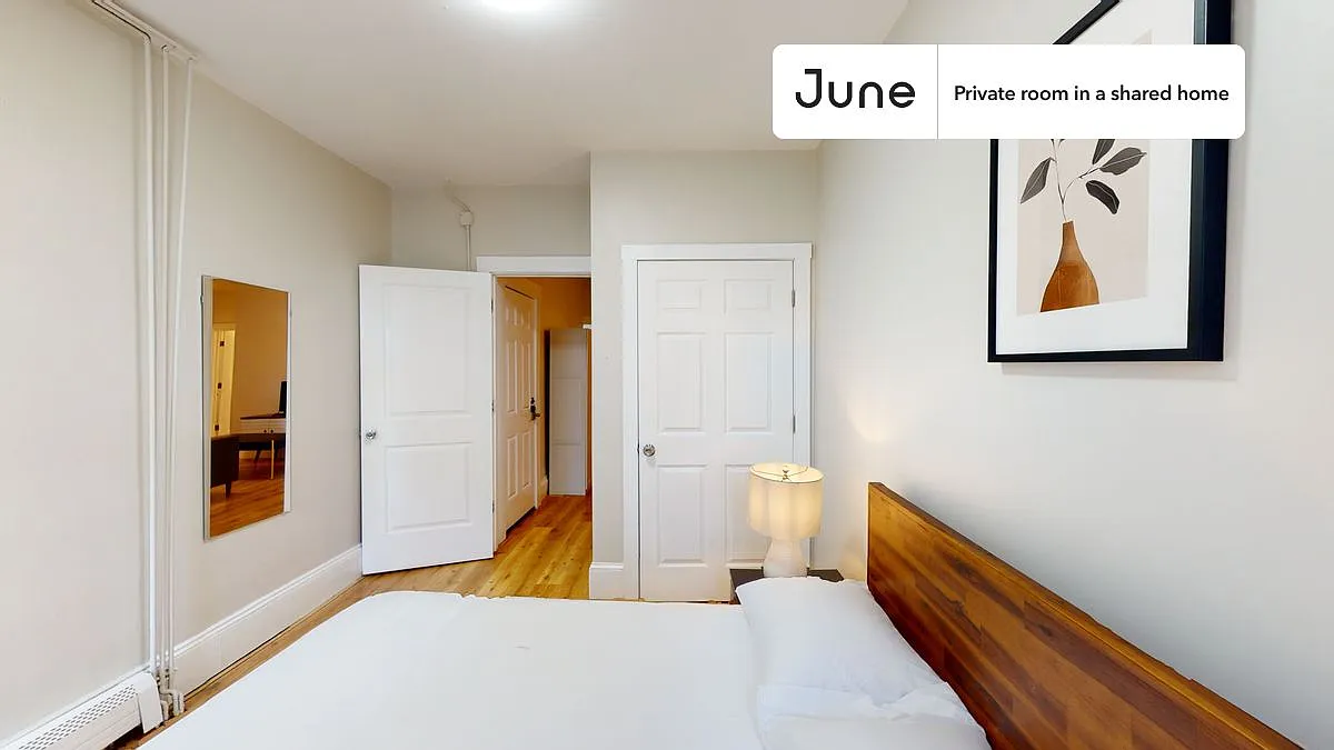 Full bedroom in 5 bed/2 bath home in Brighton #1403 E — Photo 3