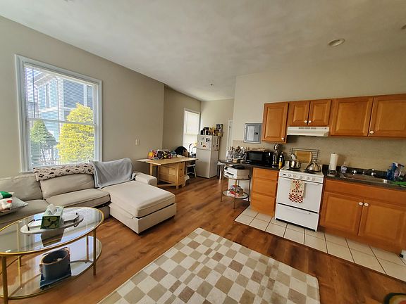 2nd image of 364 Harvard St #6