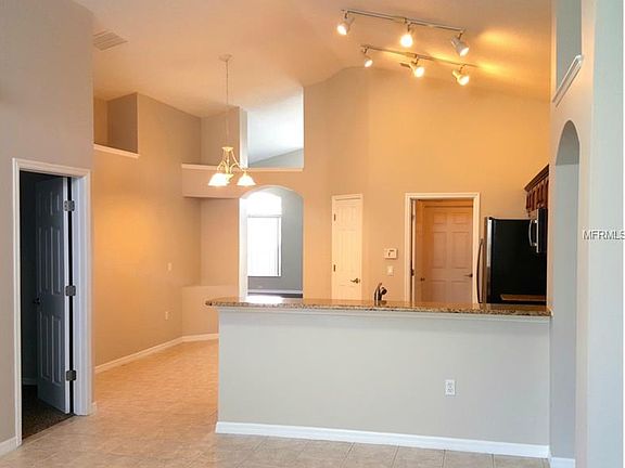 5th image of 169 Thornbury Dr