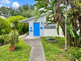 274 SW 9th St, Dania, FL
