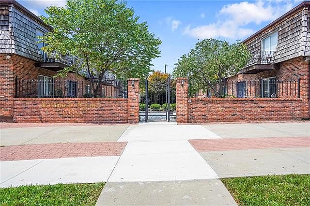 1st image of 4424 Jarboe St APT 2