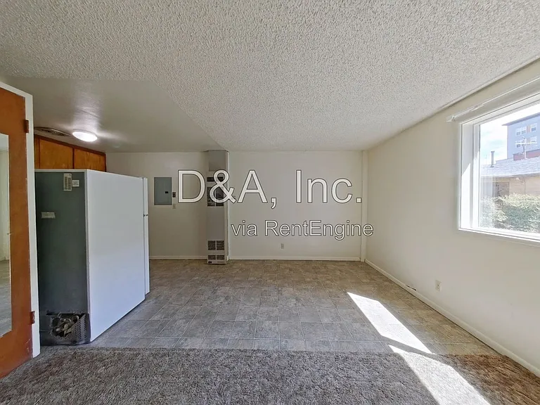 423 SW 9th St — Photo 3