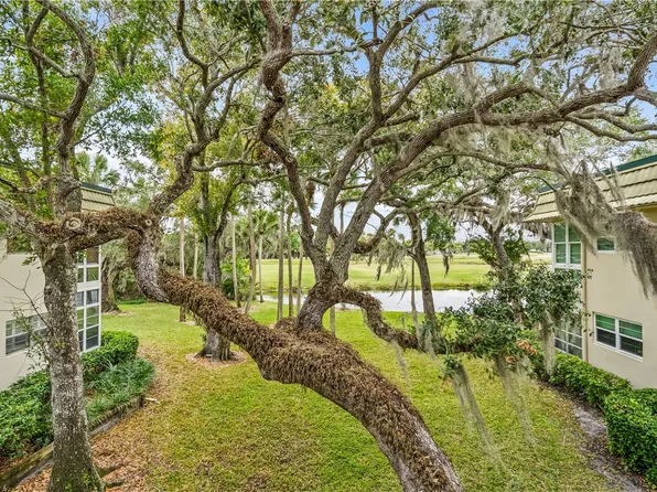 11 Vista Gardens Trl APT 204, Vero Beach, FL 32962