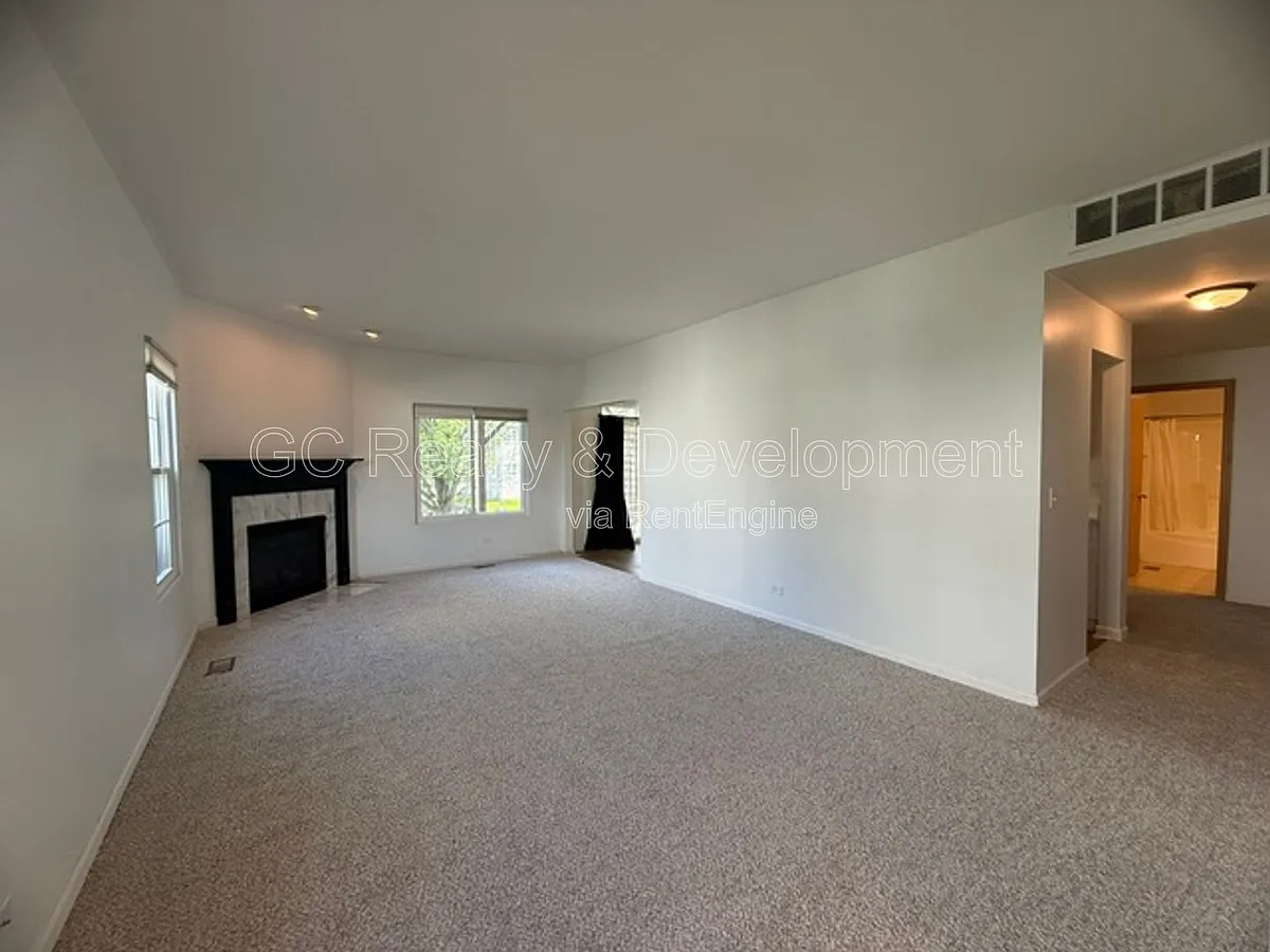 Building Photo - 1636 Fredericksburg Ln