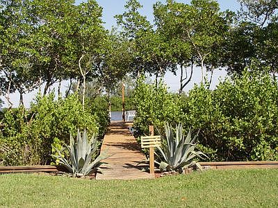 Access to the Lagoon