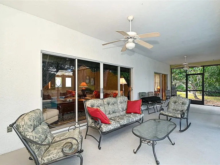 3866 Surrey Ct — Photo 49