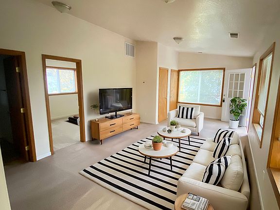 4th image of 2515-2518 Siskiyou Blvd