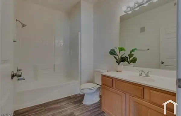 3 bed, 1318 sqft, $2,400 — Photo 4