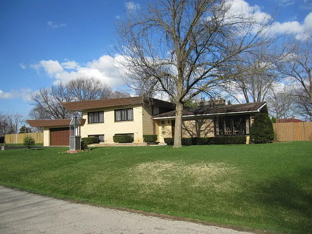 9225 S 84th Ct photo 1